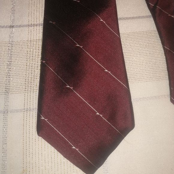 Bachrach Mens Neck Tie Red Maroon White Pin Striped 56 X 3 " - Picture 2 of 6